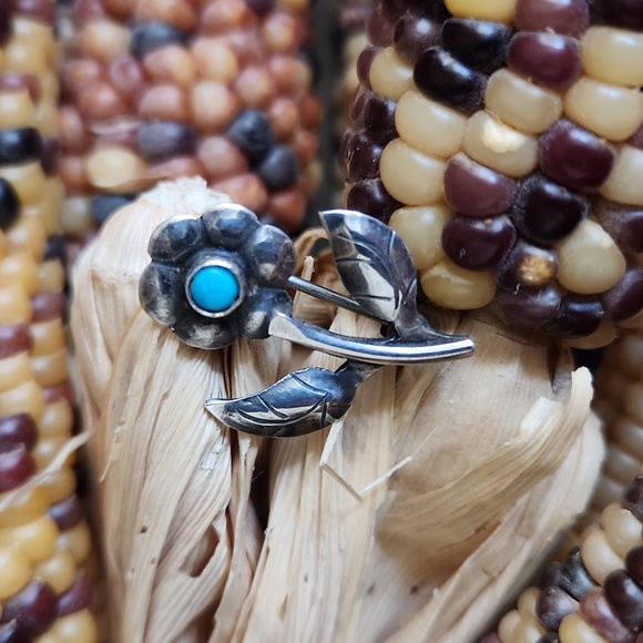Native American Navajo Jewelry - Sweet Native American Handmade Turquoise Vintage Flower Pin 🌻🩵